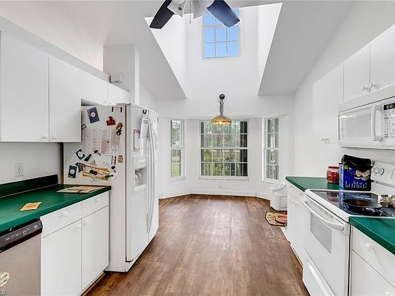 5th image of 4075 27th AVE NE
