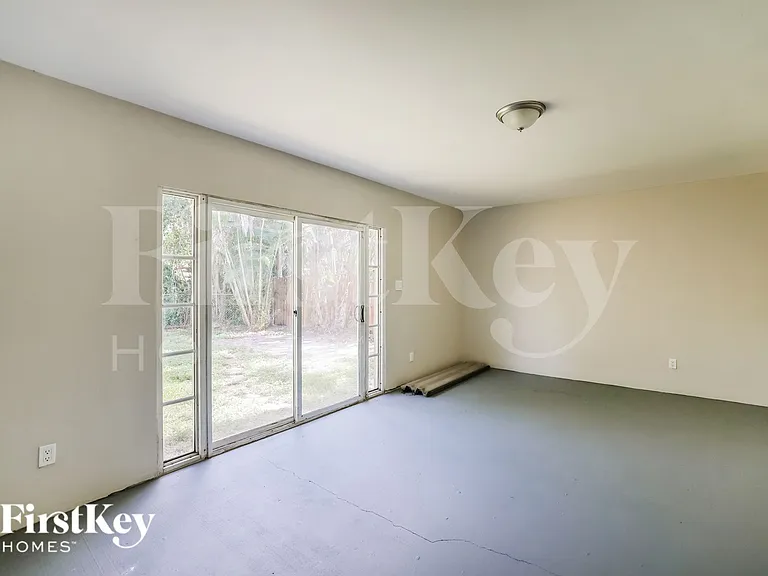 4810 NE 8th Ave — Photo 7