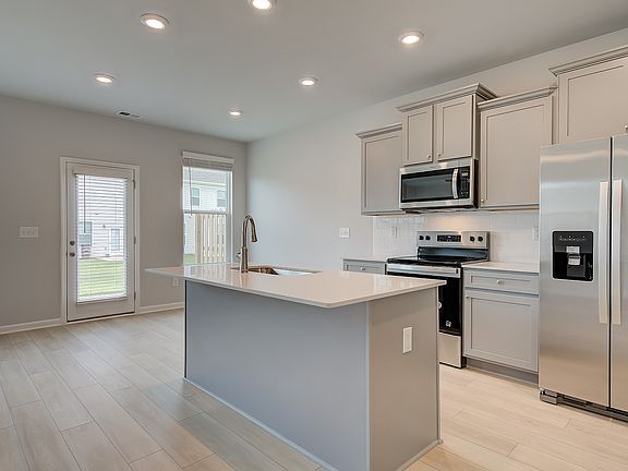 5th image of 356 Navigator Ln