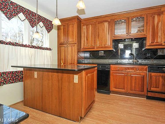 5th image of 10146 Sassafras Woods Ct