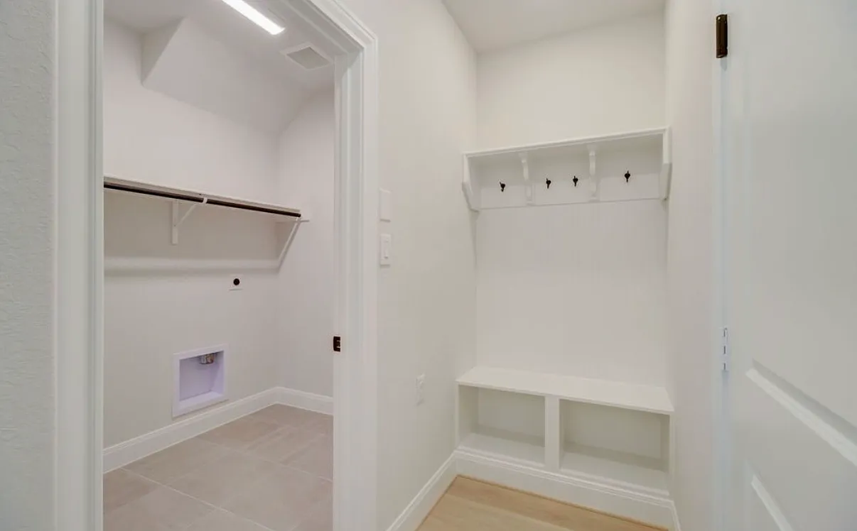 3 bed, 2.5 bath, 2420 sqft, $2,650 — Photo 4