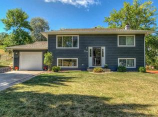 2715 Tomahawk Dr, Rapid City, SD 57702