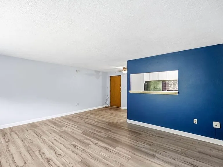 101 S Rocky River Dr #405 — Photo 2
