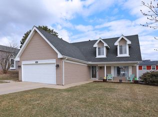 1004 E Streamwood Blvd, Streamwood, IL 60107