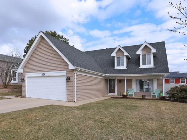 1004 E Streamwood Blvd, Streamwood, IL 60107