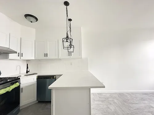 1538 Gates Ave #2 Photo 1