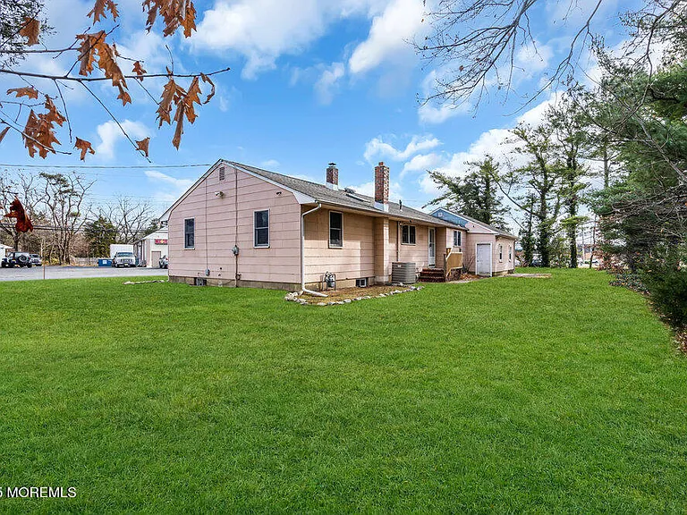 918 Charles Dr — Photo 43