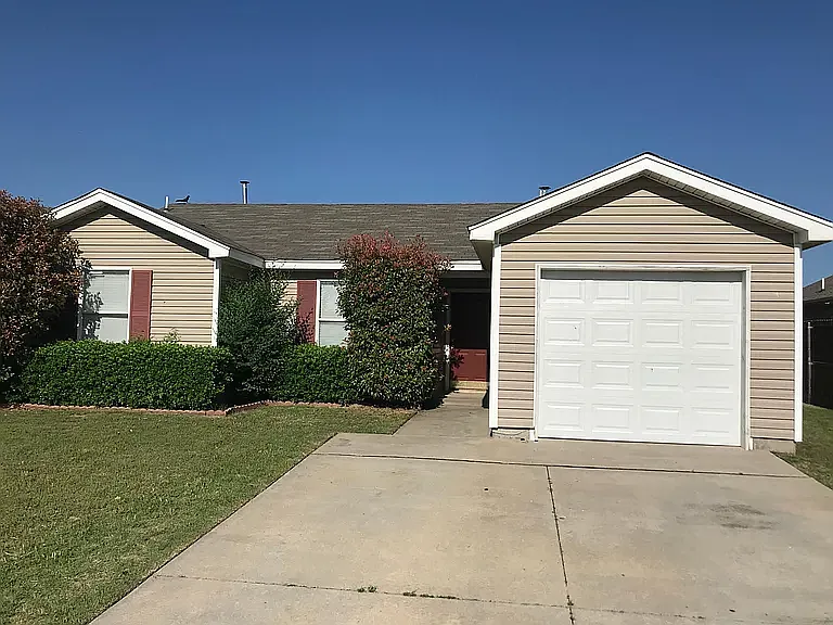 1617 Ginger Ave — Photo 1