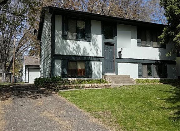3rd image of 1013 Sumter Ave N