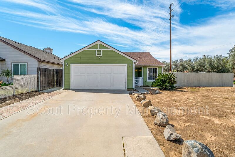 1st image of 301 Shady Glen Dr