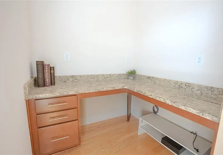 1059 Caruso Dr — Photo 11