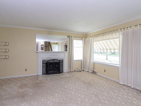 607 W Broadway Ave-104