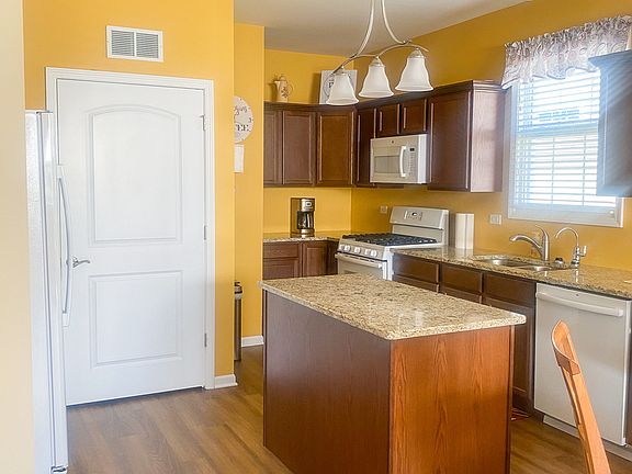 5th image of 16816 Ennerdale Ave