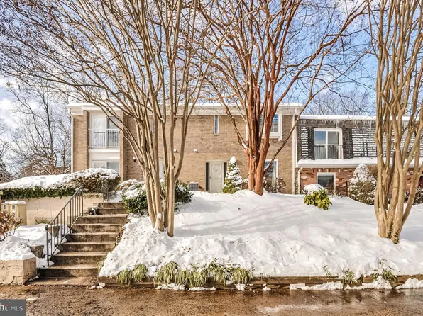 3860 Persimmon Cir, Fairfax, VA 22031