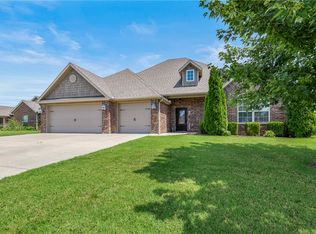 5805 S 67th St, Cave Springs, AR 72718