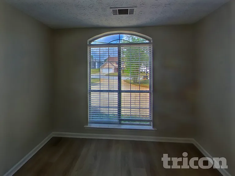 130 N Greenfield Cir — Photo 13