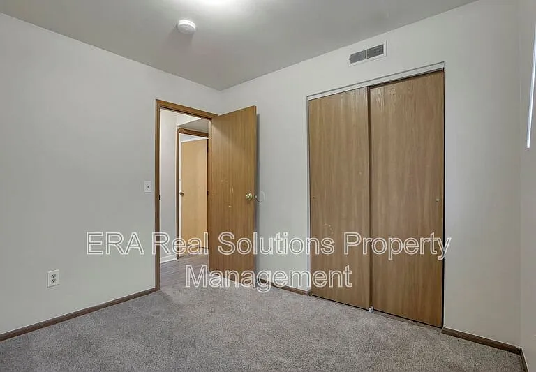 2460 Hiawatha St — Photo 12