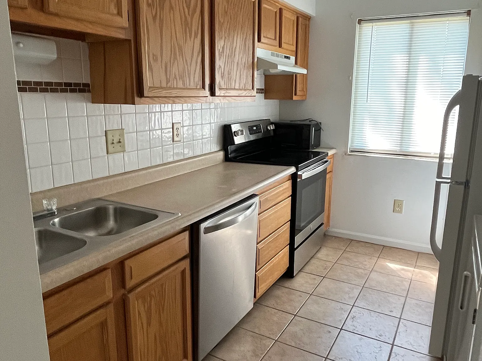 2 bed, 1.5 bath, 900 sqft, $975 — Photo 1