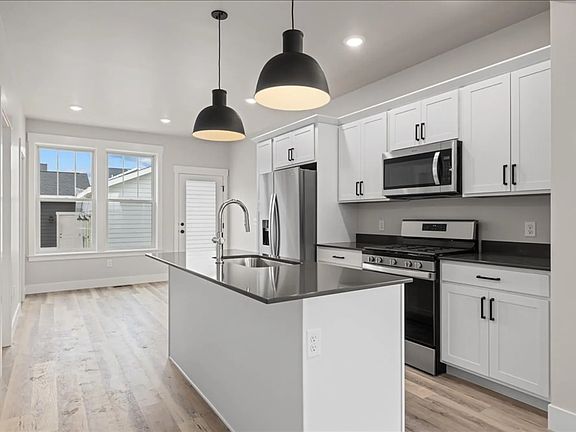 4th image of 6153-6151 Northstead Ave