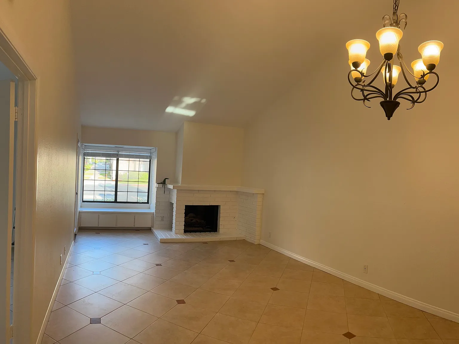 2 bed, 1073 sqft, $3,500 — Photo 3