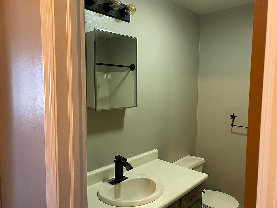 Full bathroom second floor