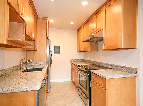 3rd image of 570 Oxford Ave APT C