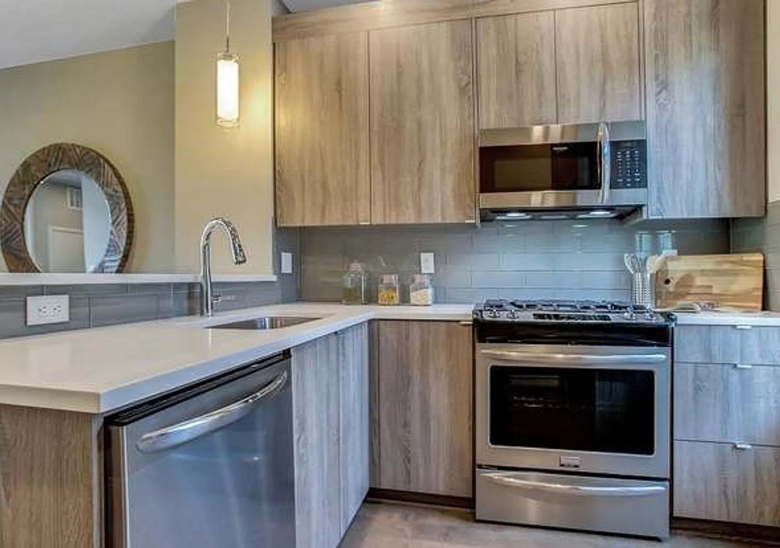 Beautiful Newer Condo in Mississippi Commons! — Photo 3