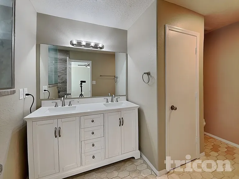 6407 Black Hawk Dr NE — Photo 7