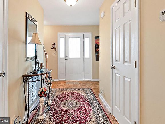 3rd image of 1618 Crawford Dr