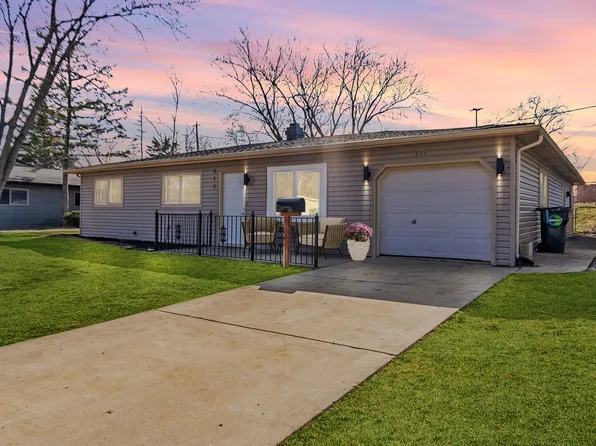 617 Tanglewood Dr, Streamwood, IL 60107