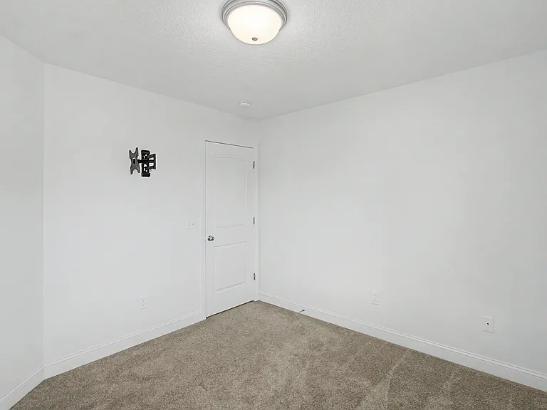 390 Fairview Cir — Photo 28
