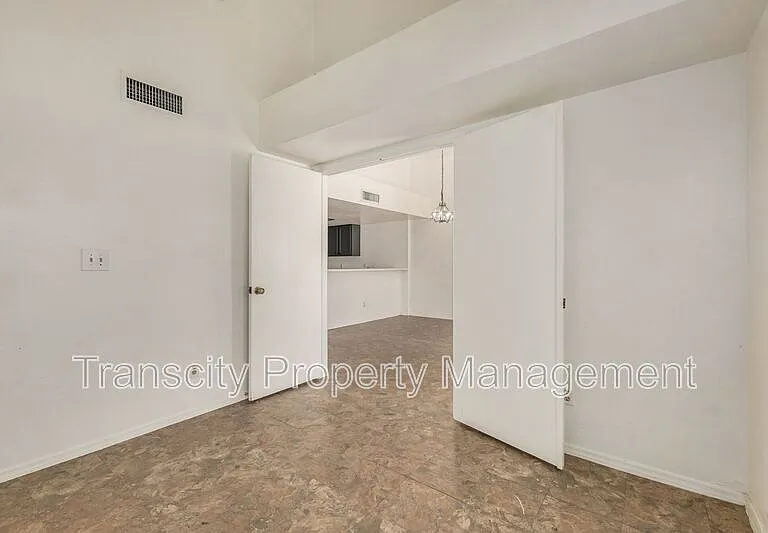 1111 W Summit Pl #27 — Photo 8