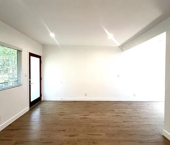 634 Westminster Ave #2 — Photo 5