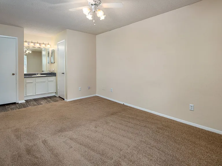 Turtle Creek Apartments — Photo 7