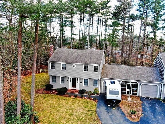 3rd image of 18 Flagstone Pl #18