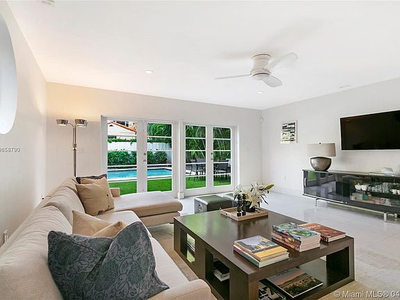 5th image of 3141 Royal Palm Ave