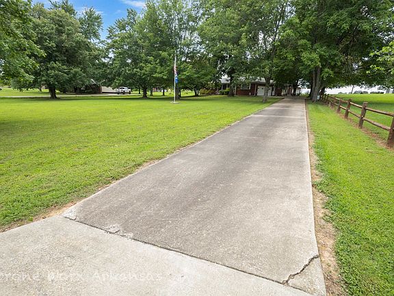 5th image of 213 Westwood Dr