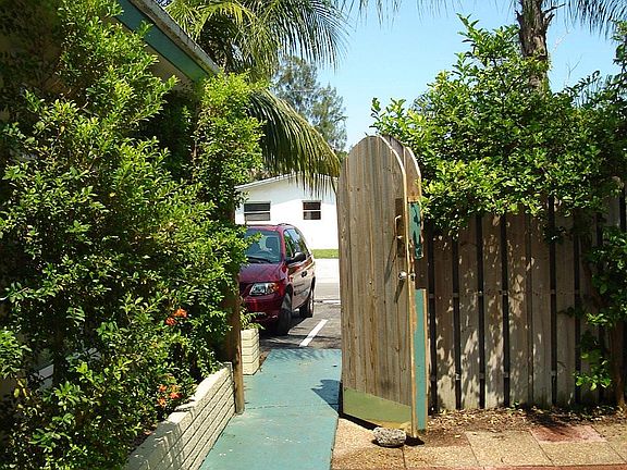 2nd image of 109 SW 19th Ave