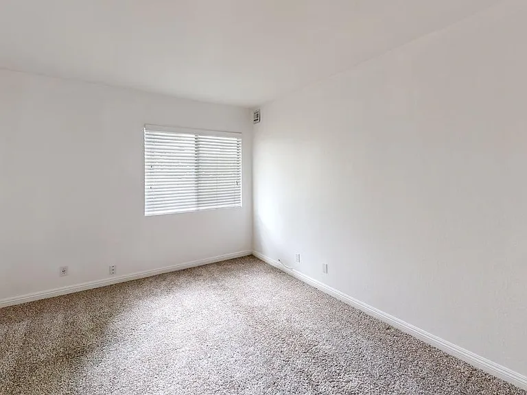 The Lodge at Porter Ranch Apartments — Photo 16