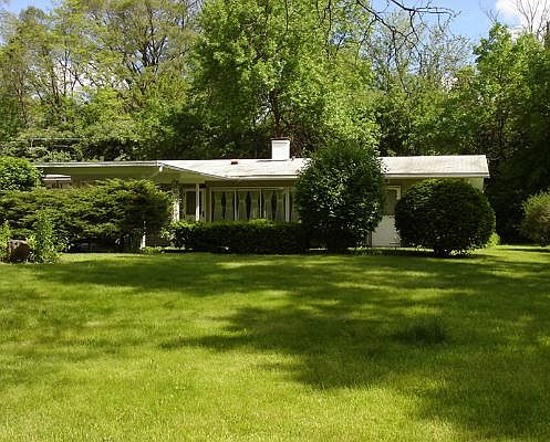 1st image of 641 N Lakeside Dr