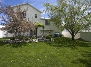 4163 Westlake Dr, Roy, UT 84067