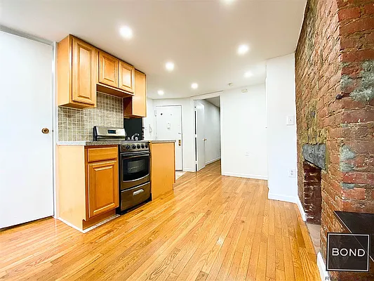 Rented by Bond New York | media 11