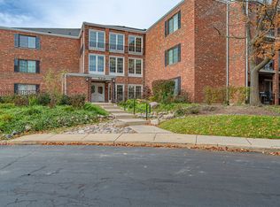 520 Biesterfield Rd UNIT E220, Elk Grove Village, IL 60007