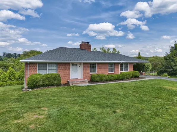 108 Roseland Dr, Christiansburg, VA 24073