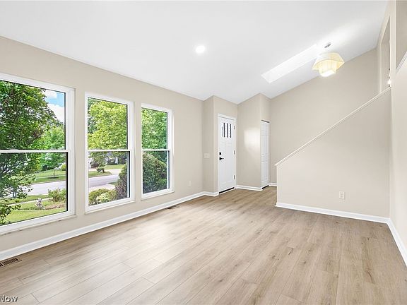4th image of 1216 Waldo Way