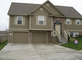 1113 NW Scenic Dr, Grain Valley, MO 64029