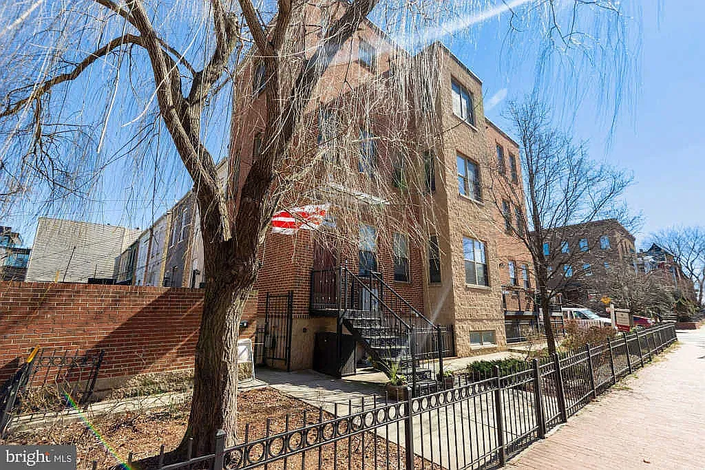 3 bed, 1829 sqft, $4,950 — Photo 1