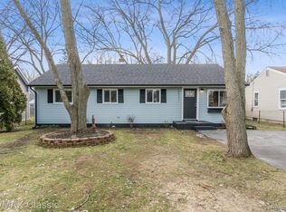 5531 Berkley Dr, Waterford, MI 48327