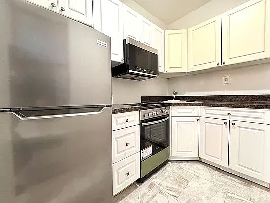 2nd image of 951 Amsterdam Ave APT 3B