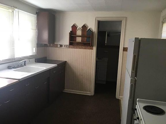 3rd image of 1890 Palm Dr #B